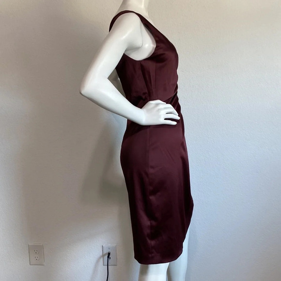 T Tahari Wine Plum Purple V-Neck Sleeveless Ruched Satin Mini Dress Size 10 - Picture 5 of 6
